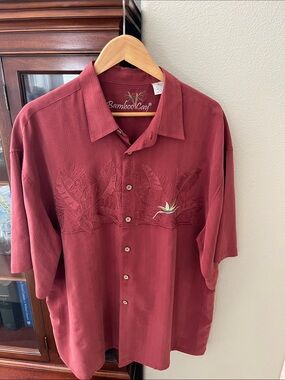 BAMBOO CAY Men's Short-Sleeve Burgundy Embroidered Button-Down Shirt